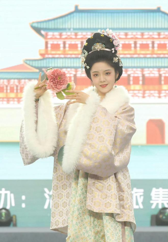 洛阳国风大典盛况空前，古风网红与女演员共聚一堂，央视专程报道  第3张