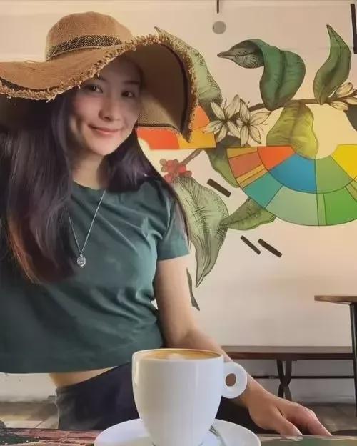 陈法拉：从豪门弃妇到事业爱情双丰收的华丽转身  第3张