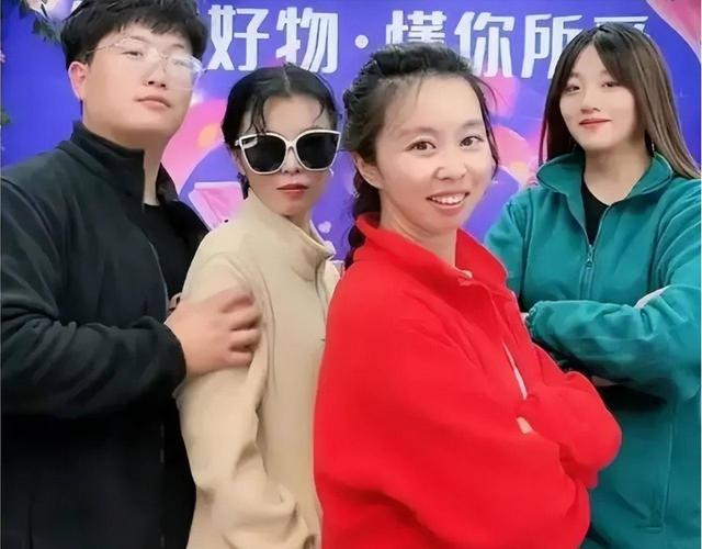 田蜜蜜与田静的直播带货争议：恩人许敏的付出与被否定  第1张