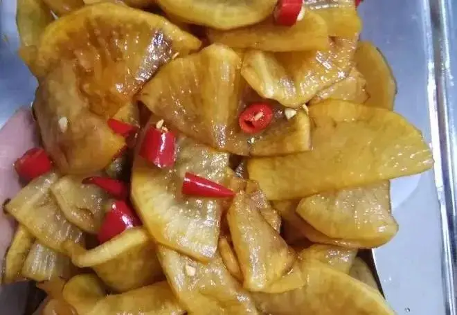 冬季养生必备：白萝卜的神奇功效与正确搭配指南  第1张