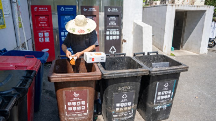 上海生活垃圾管理专题询问：垃圾分类处理与执法升级，市民满意度达96％  第1张