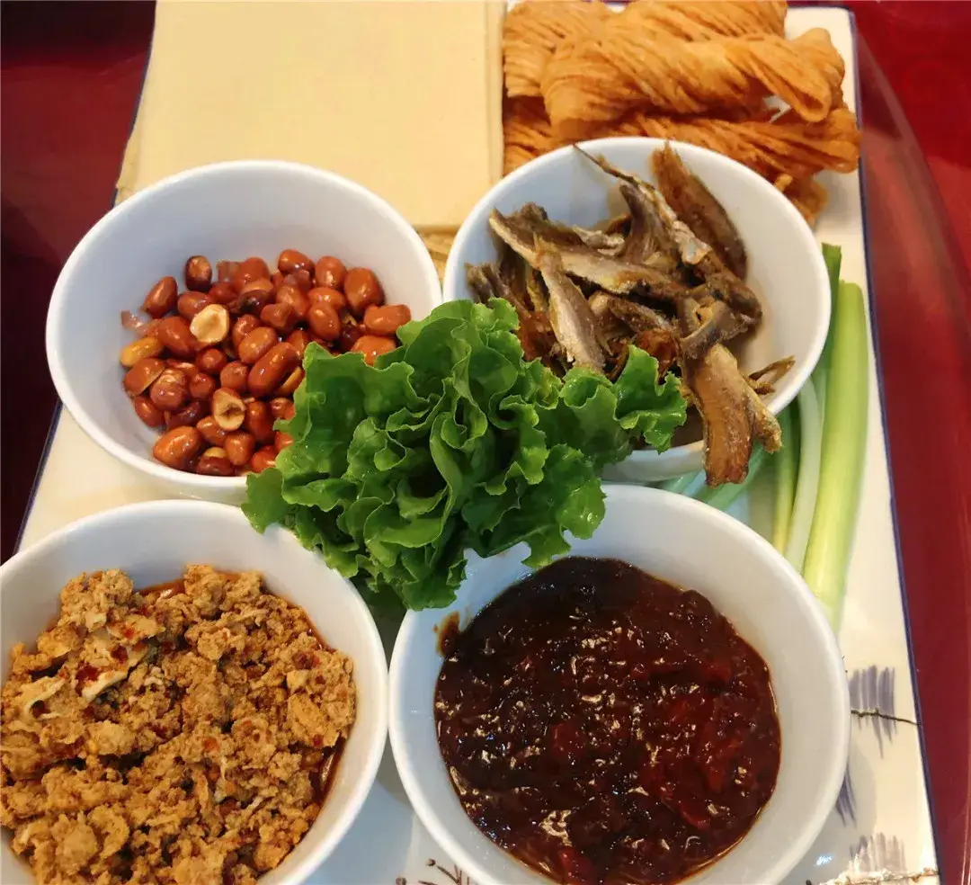 山东美食代表：煎饼卷大葱的独特魅力与历史传承  第5张