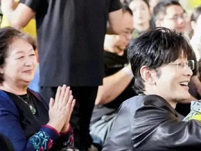 黄晓明删除叶柯官宣文案背后的家庭考量：父母期望与婚姻观念  第1张