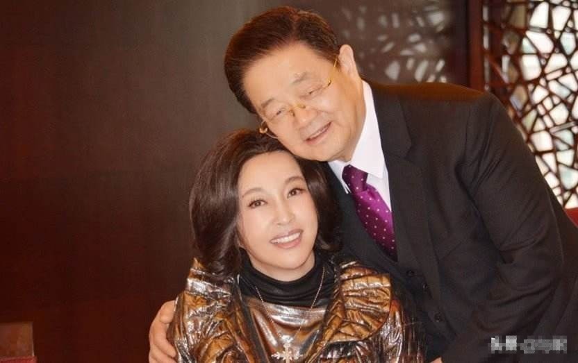 刘晓庆74岁不雅事件引发热议，暧昧聊天记录曝光，娱乐圈再掀波澜  第8张