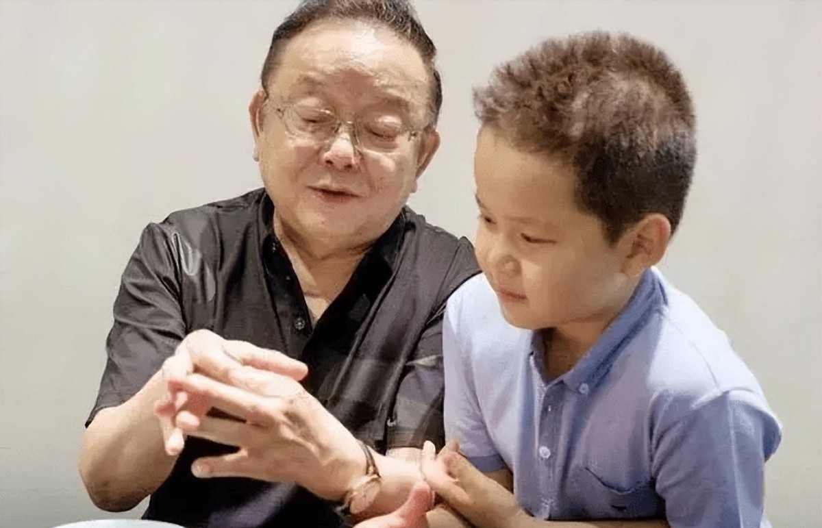 王刚与张国立亲密合影破移民谣言，回忆经典铁三角时光  第5张
