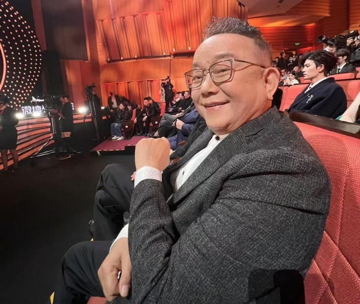 王刚与张国立亲密合影破移民谣言，回忆经典铁三角时光  第6张