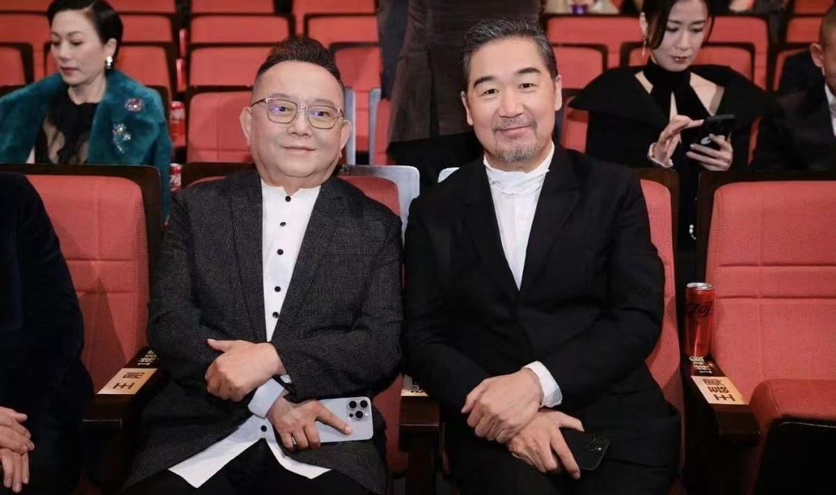 王刚与张国立亲密合影破移民谣言，回忆经典铁三角时光  第7张