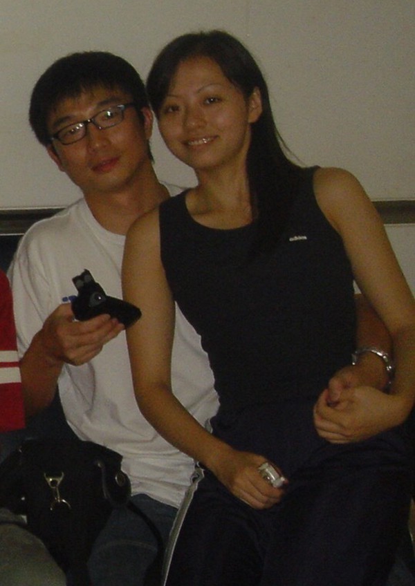 张靓颖与冯柯的悲情婚姻：从酒吧驻唱到人财两空，现男友的救赎能否改变命运？  第2张