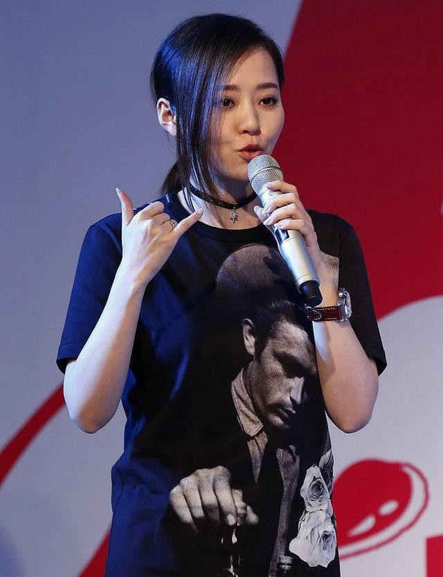 张靓颖与冯柯的悲情婚姻：从酒吧驻唱到人财两空，现男友的救赎能否改变命运？  第13张