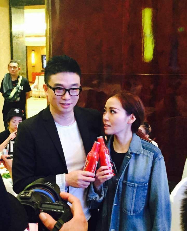 张靓颖与冯柯的悲情婚姻：从酒吧驻唱到人财两空，现男友的救赎能否改变命运？  第3张