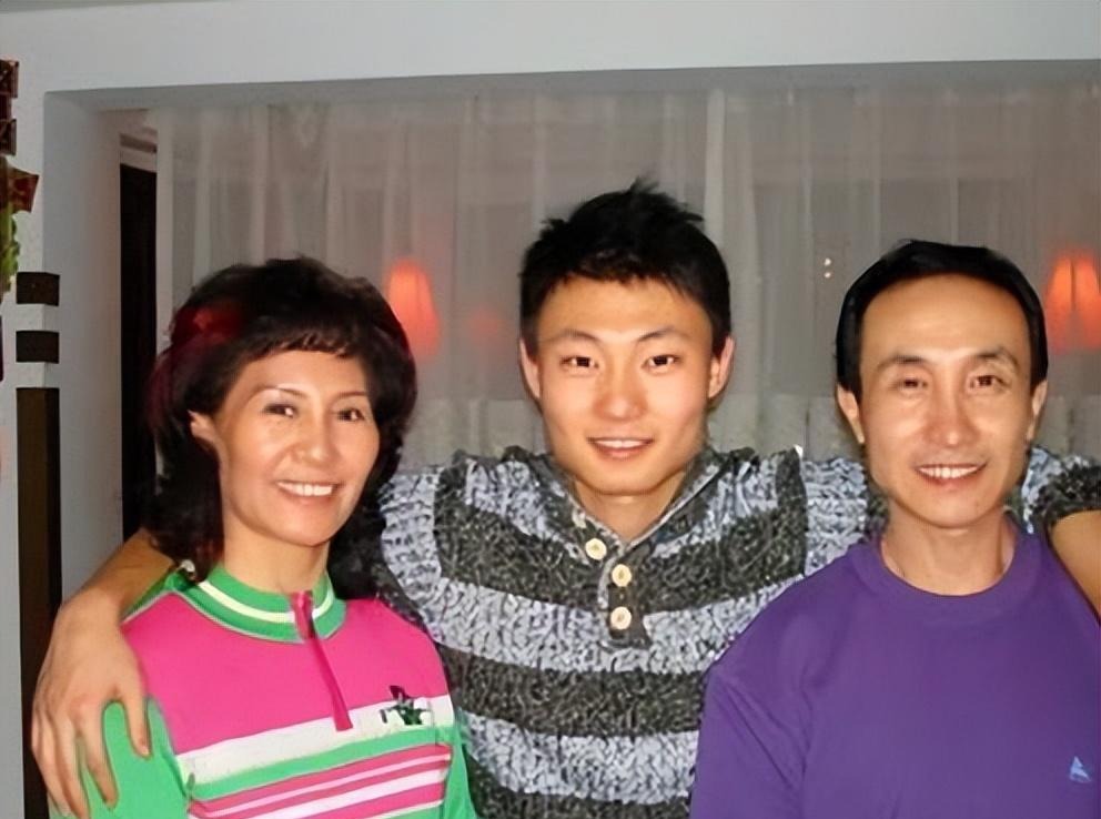 巩汉林之子巩天阔：星二代光环下的成长与责任  第4张