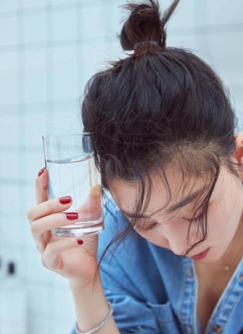 殷桃的性感身材与美人痣：娱乐圈的绝美代表  第15张