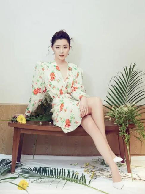 殷桃的性感身材与美人痣：娱乐圈的绝美代表  第5张
