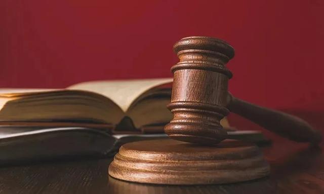 员工因不满领导决策提出异议被解雇，法院判决结果如何？  第3张