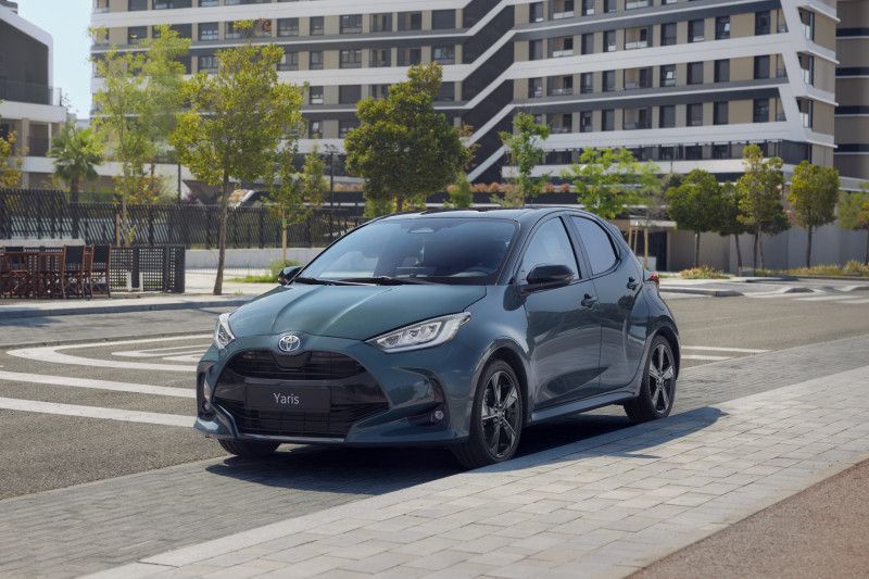 丰田发布2025款YARiS：混动系统升级，运动版与普通版齐发  第1张