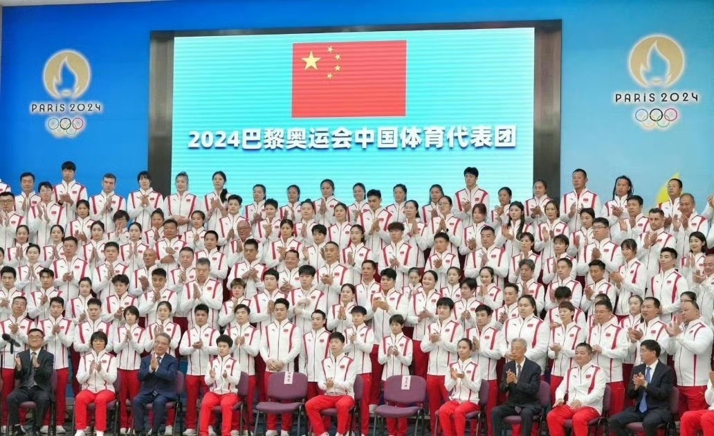 巴黎奥运会后马龙人气爆棚，台湾行展现运动风与西装魅力  第1张