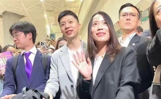 巴黎奥运会后马龙人气爆棚，台湾行展现运动风与西装魅力  第8张