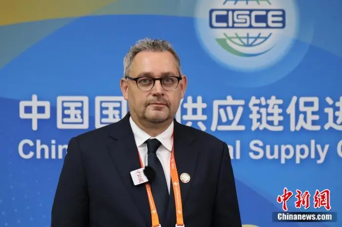 世界经济论坛前执董：中国创新推动全球供应链绿色转型｜世界观  第1张