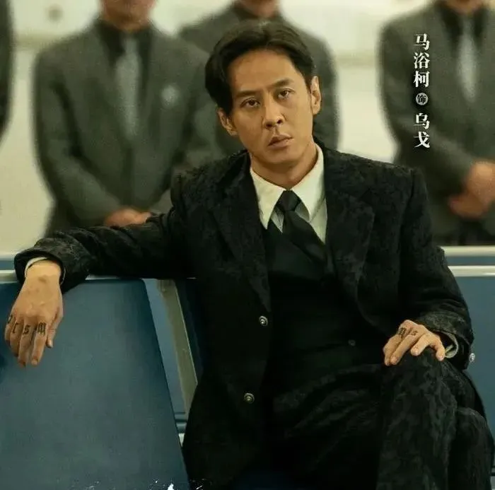 梁洛施新恋情曝光？与导演马浴柯街头牵手引热议  第2张