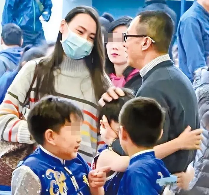梁洛施新恋情曝光？与导演马浴柯街头牵手引热议  第16张