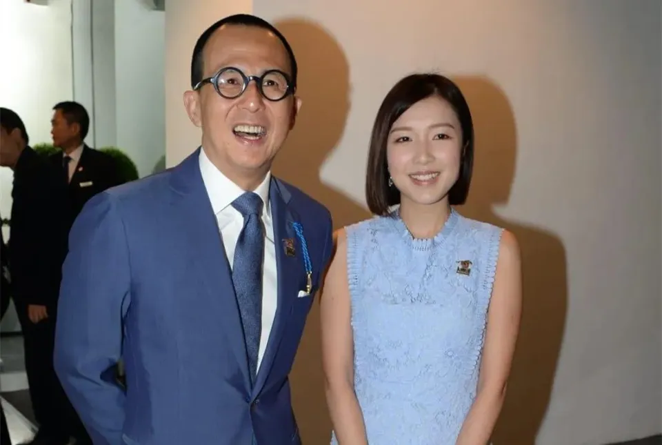 梁洛施新恋情曝光？与导演马浴柯街头牵手引热议  第10张