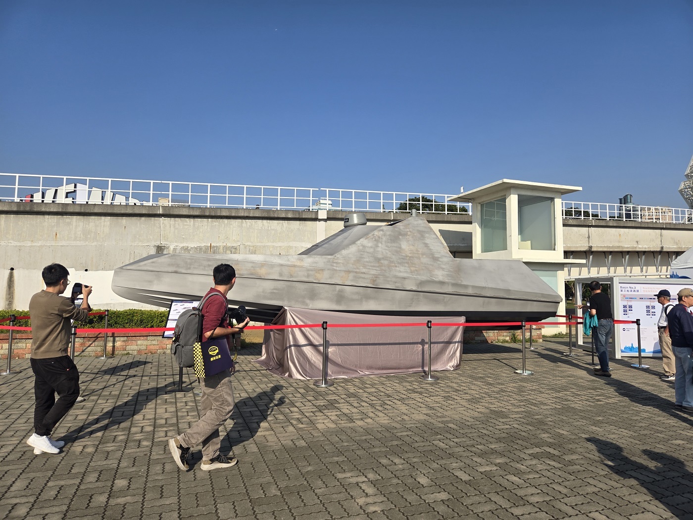 台湾哥伦国际展出第五代食人鱼隐身无人船，引发国际关注  第1张