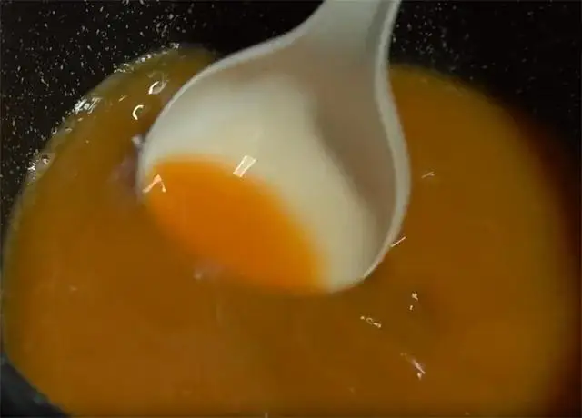探索春饼新花样：胡萝卜春饼制作技巧，轻松做出薄如蝉翼的美味  第3张