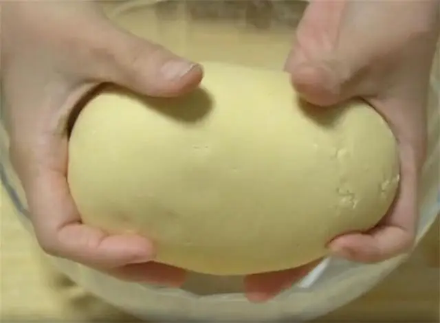 探索春饼新花样：胡萝卜春饼制作技巧，轻松做出薄如蝉翼的美味  第4张
