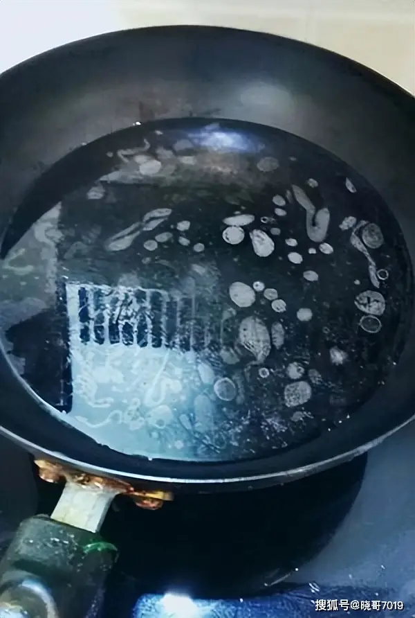 蒜蓉炒菠菜：简单美味家常菜，营养丰富，健康餐桌必备  第6张