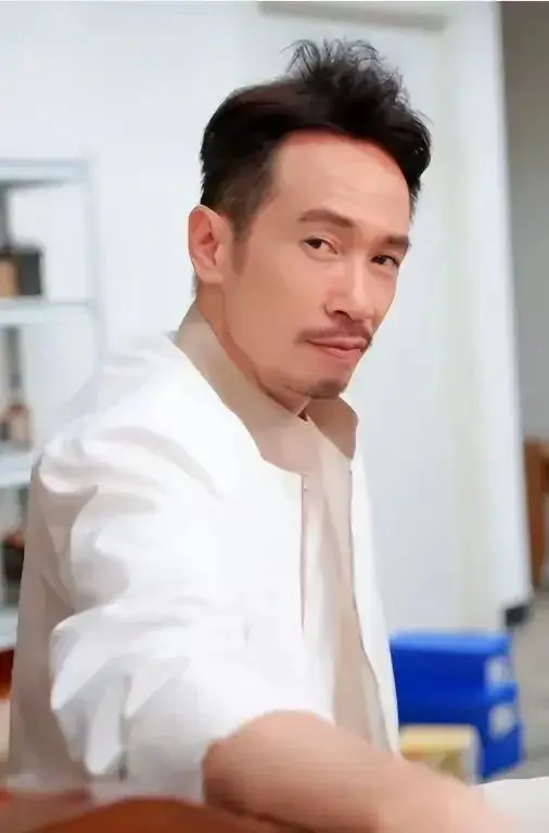 TVB视帝陈豪与陈茵媺模范夫妻生活揭秘：爱情事业双丰收  第1张