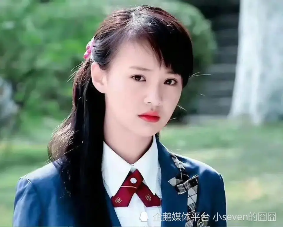 郑爽近照曝光：头发稀疏脸肿，网友热议昔日当红小花现状  第2张