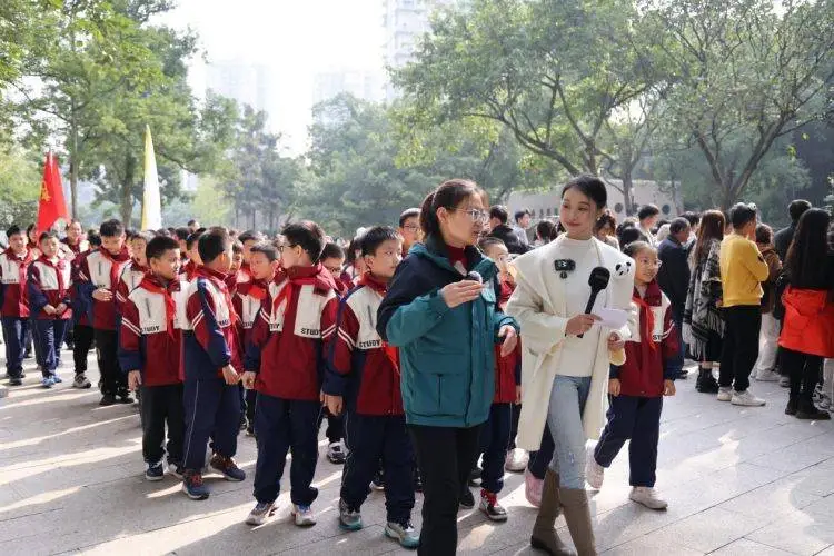 品味自然之灵，共筑熊猫保护梦：南岸区江南小学主题班会活动在重庆动物园举行  第3张