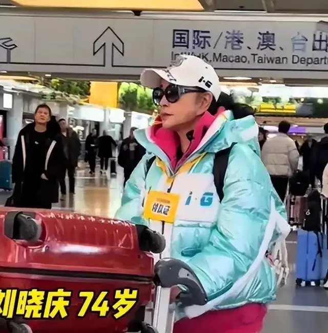 一路繁花综艺开录，张兰缺席引热议，李小冉现身机场惊艳众人  第4张