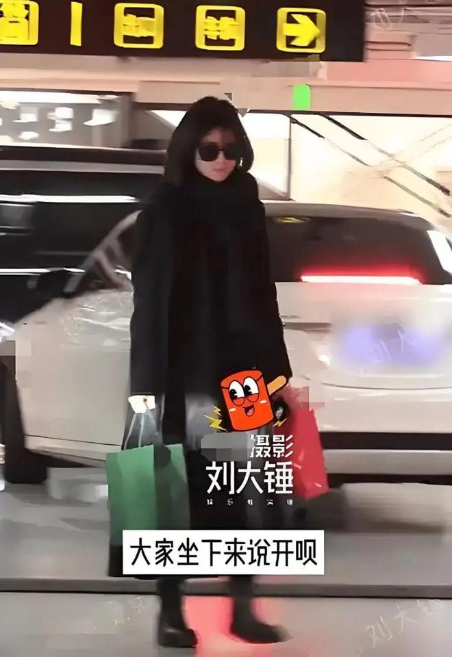 陈妍希北京现身婚戒引热议，陈晓离婚传言再起  第1张