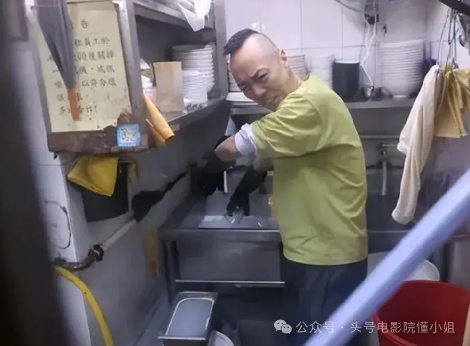 TVB男星戴耀明52岁无戏可拍，转行餐厅打工洗碗送餐  第3张