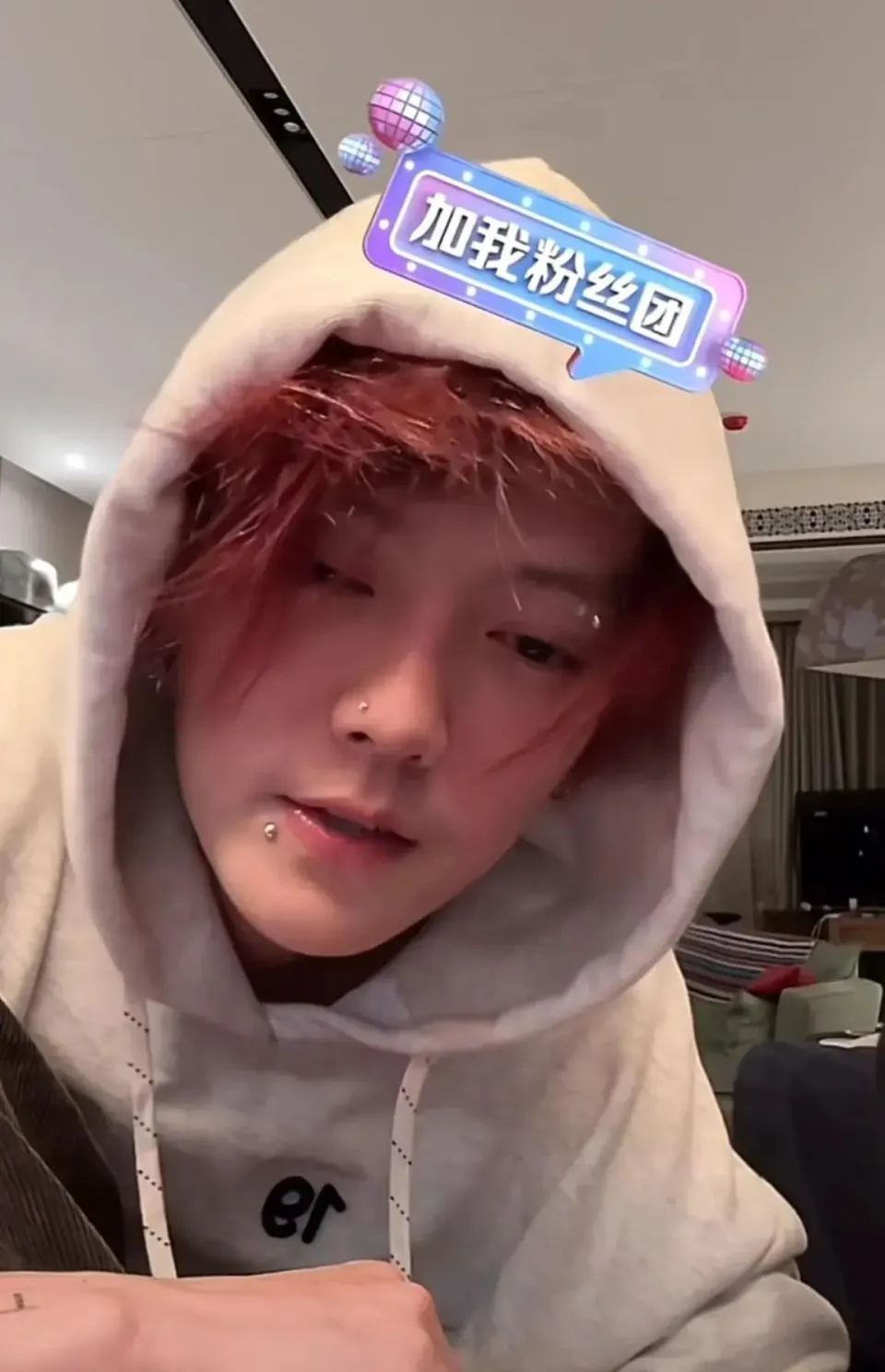 鹿晗深夜直播展真性情，与粉丝亲密互动怒怼黑粉  第3张