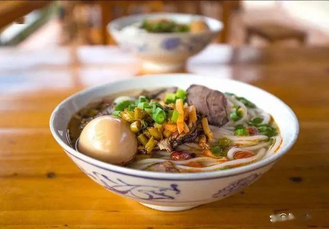 探索广西美食文化：桂林米粉与岭南风味的完美融合  第1张