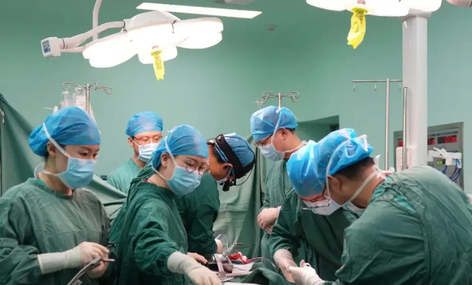 皖西卫生职业学院附属医院成功实施心脏不停跳冠状动脉旁路移植术，填补技术空白  第1张