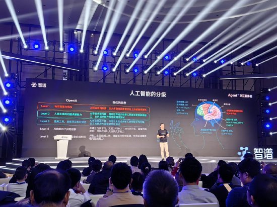 智谱AI CEO张鹏宣布AutoGLM升级，支持54步长操作及跨App任务执行  第1张