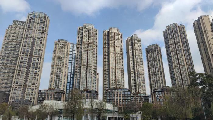 成都楼市11月成交创新高，新政推动市场回暖  第1张