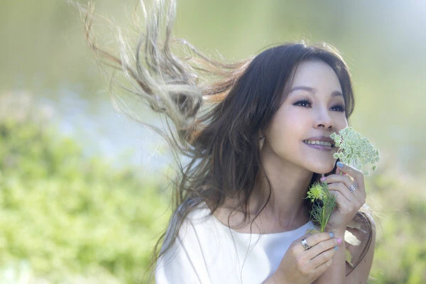 铁肺歌后彭佳慧：颜值不高却用歌声征服歌坛的励志故事  第1张