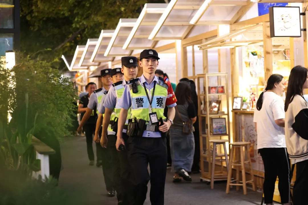 千里之外的感谢：民警罗飞收到神秘包裹，揭开感人故事  第7张
