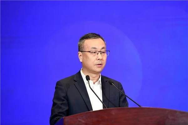 中国移动助力中国石油发布700亿参数昆仑大模型，开创能源化工领域新纪元  第1张