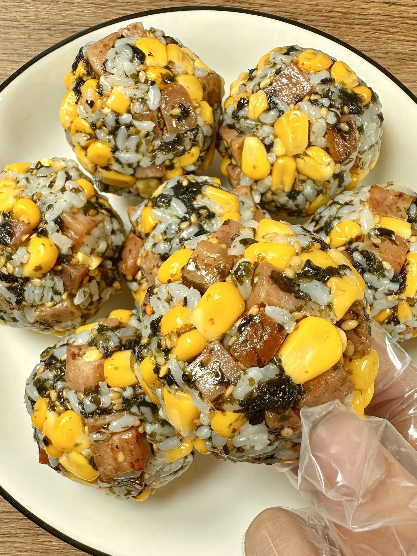 如何制作美味甜玉米海苔饭团：简单步骤与材料准备  第2张