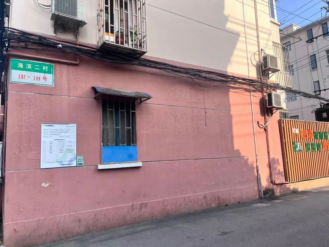 宝山区吴淞街道海滨二村彩绘墙微更新，打造美丽社区新景观  第4张