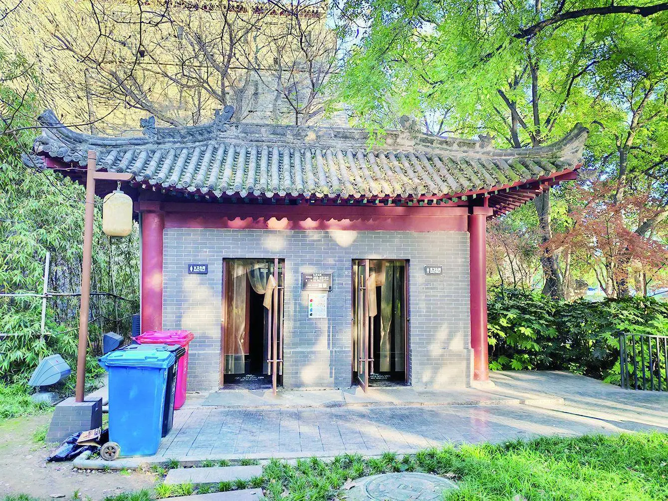 环城公园公共厕所缺失第三卫生间，家长带孩子出行面临诸多难题  第1张