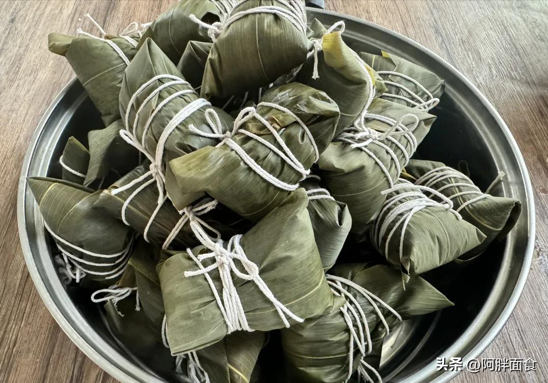 端午节与高考同庆，自家包粽子更香，干粽叶更原汁原味  第2张
