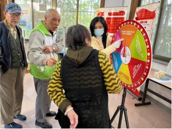 虹口区文明实践小虹车进社区，提升居民幸福感与社区和谐氛围  第10张