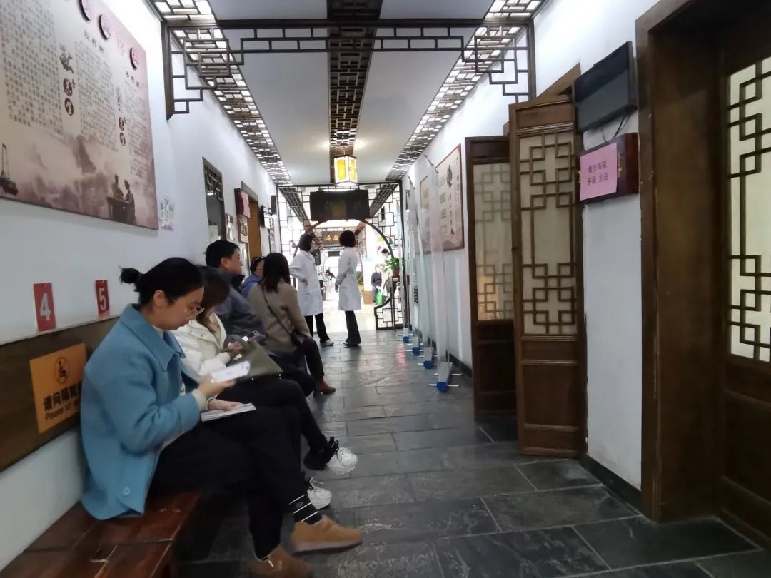冬季膏方节启动，专家坐诊提供个性化调理方案，年轻人也热衷尝试  第4张