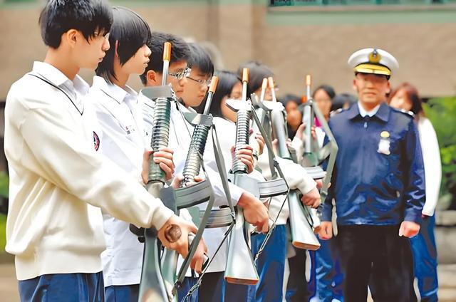 台当局驻美代表俞大㵢口出狂言：台湾已准备好作战，引发岛内热议  第2张